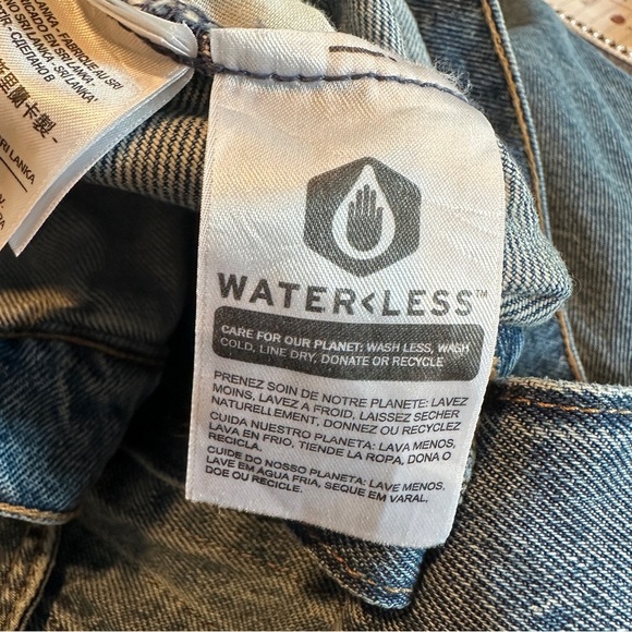 Levi's denim ex-boyfriend trucker jacket size M, heart detail, 100% cotton, fall - Picture 11 of 15